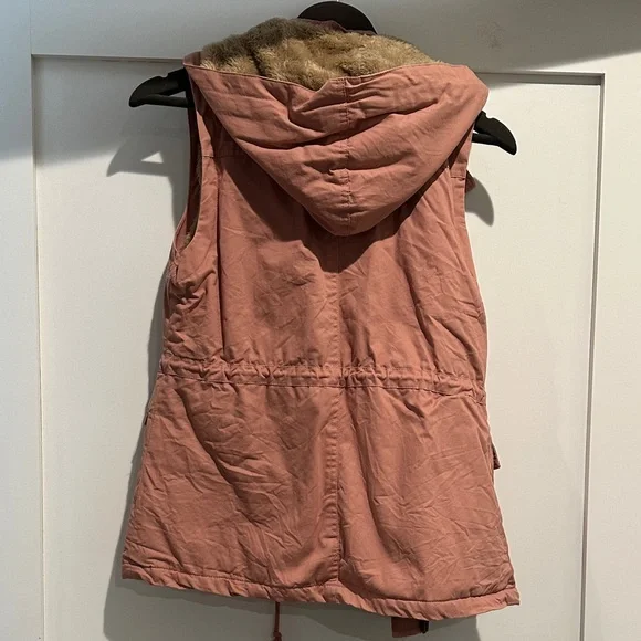 Love Tree Dusty Pink fur lined Hooded Vest - Picture 2 of 3